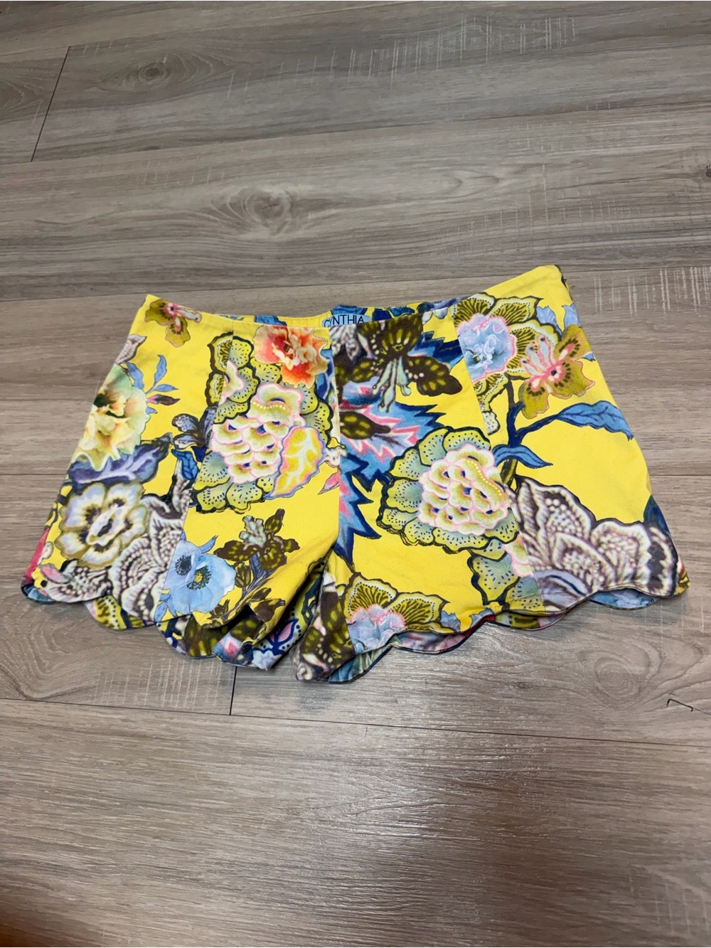 Yellow Floral Scalloped Hem Women’s Shorts